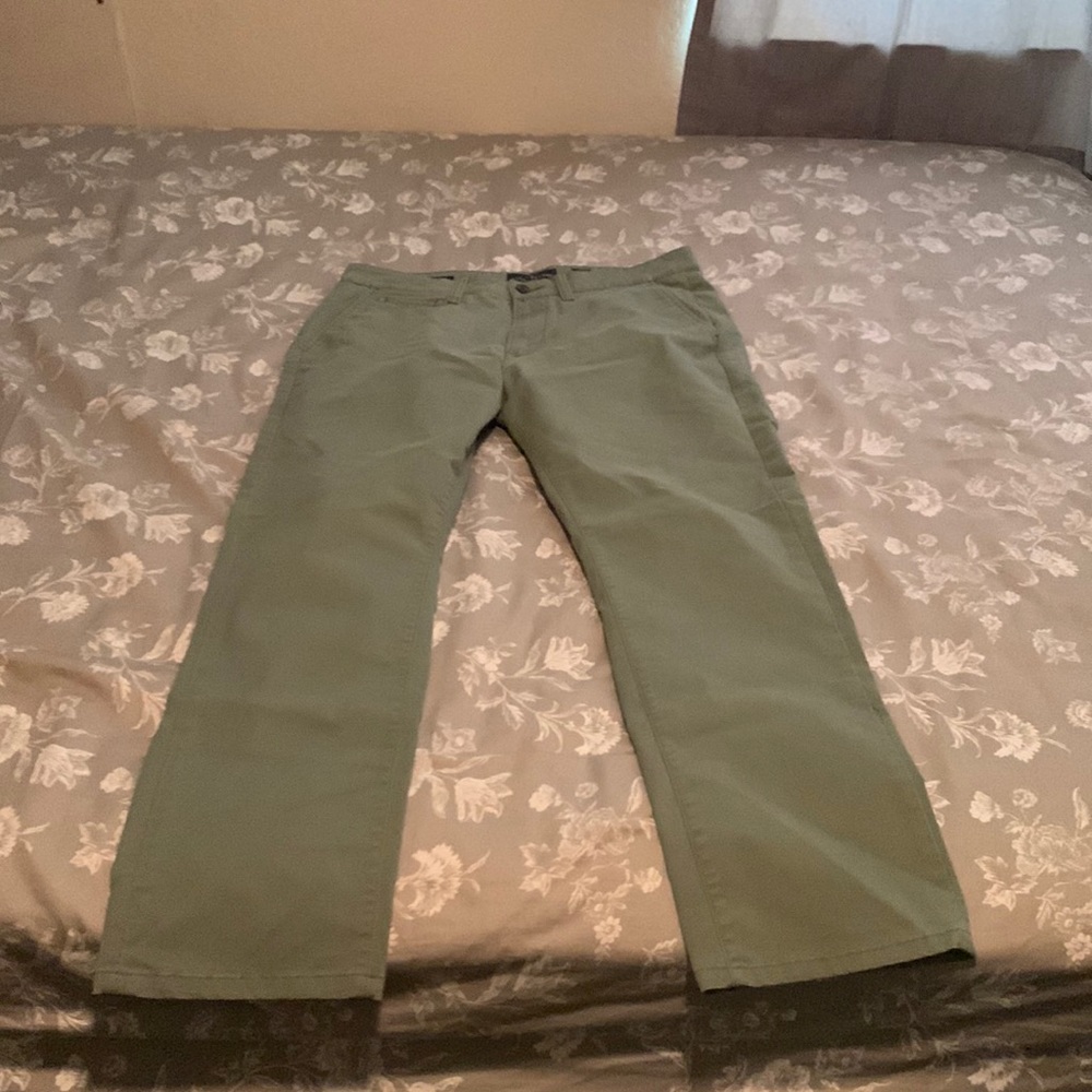 Lucky Brand 410 chino pants, size 32x32